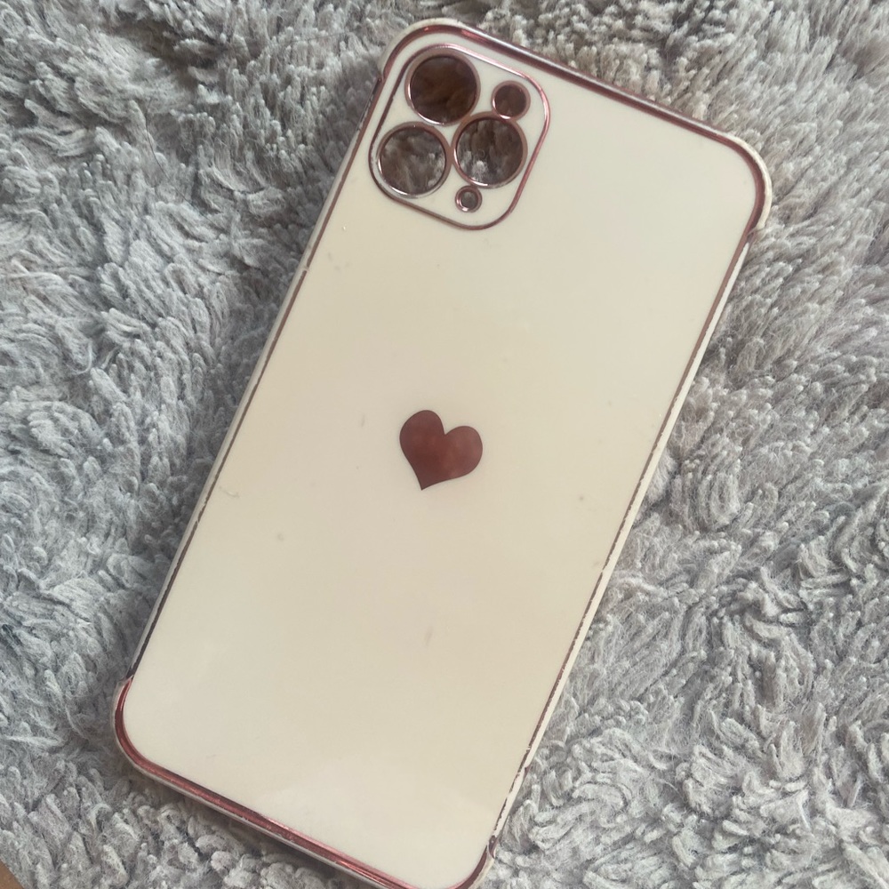11 pro max phone case, super cute and trendy. Bendy and durable